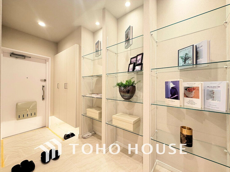 玄関 落ち着いた雰囲気の玄関、家族の帰りを暖かく迎えてくれます