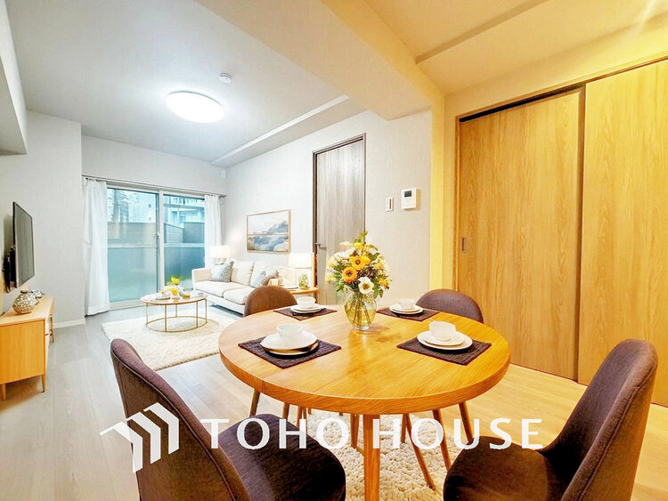 内装 広がりのある住空間、家族が集まるリビング・ダイニング(家具は全てCGです)