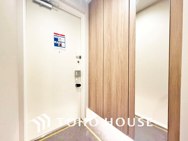 玄関 落ち着いた雰囲気の玄関、家族の帰りを暖かく迎えてくれます