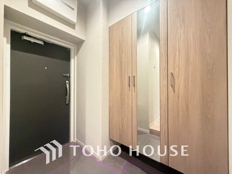 玄関 落ち着いた雰囲気の玄関、家族の帰りを暖かく迎えてくれます