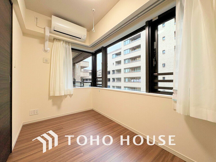 内装 採光もある洋室は、くつろぎのひと時を過ごすのにぴったり