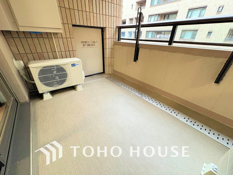 バルコニー 日当たりの良いバルコニーで晴れの日の洗濯物も楽しみになりますね