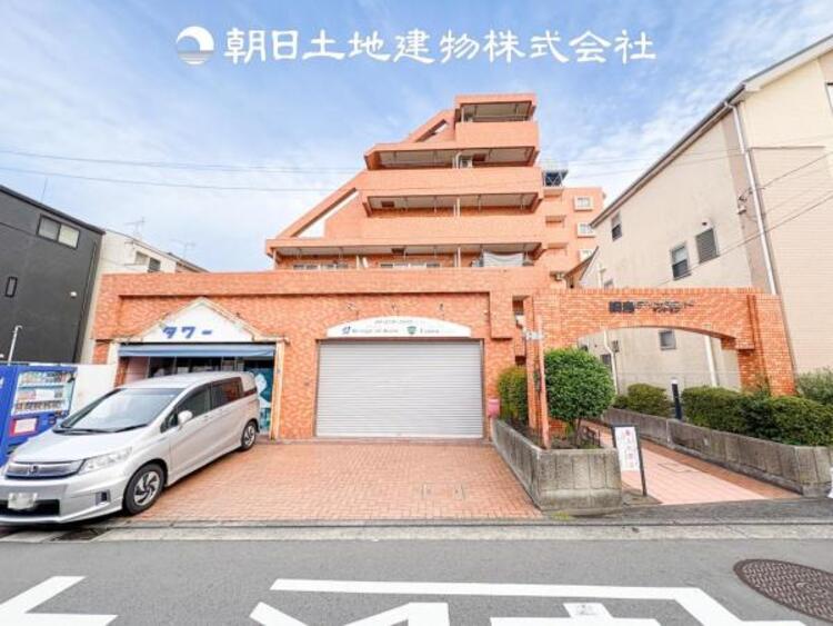 外観 時間のゆとりと空間、暖かな陽光がもたらす光と風を独占してください。