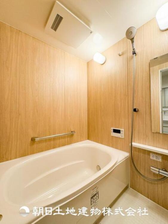 風呂 1日の疲れを癒すバスタイム。心地よいリラックスを叶える独立した美しい空間です。