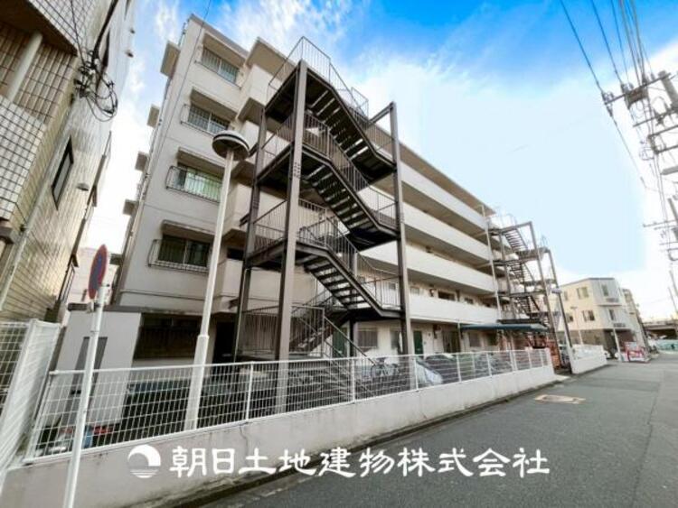 外観 【外観写真】表現された空間はたくさんの光を浴び、風を感じ、暮らしの時間を豊かにしてくれます。デザインされた空間と競い合うかのような充実した建物と共に大切な家族の思い出を刻んでいきます。