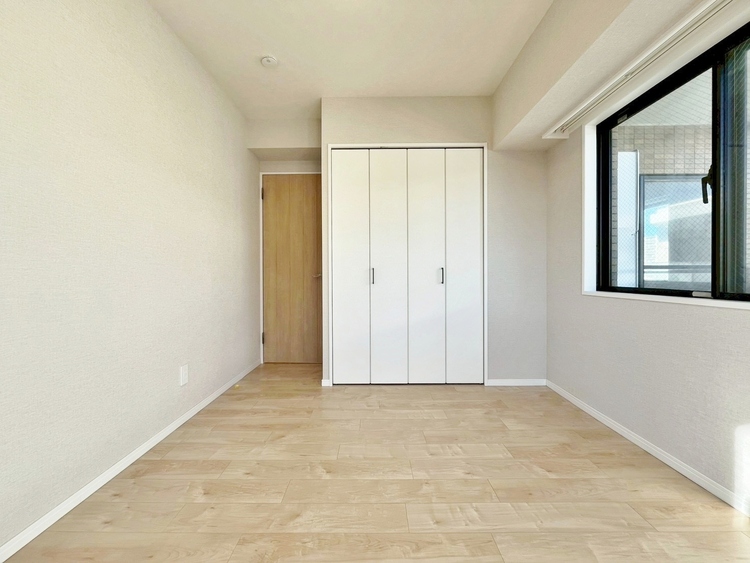 寝室 ベッドも十分に設置するスペースがあります。