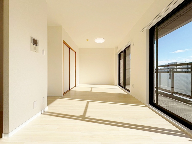 居間 居心地の良い空気感は、暮らしのステージを彩り、心からのやすらぎと満足感を与えてくれます。