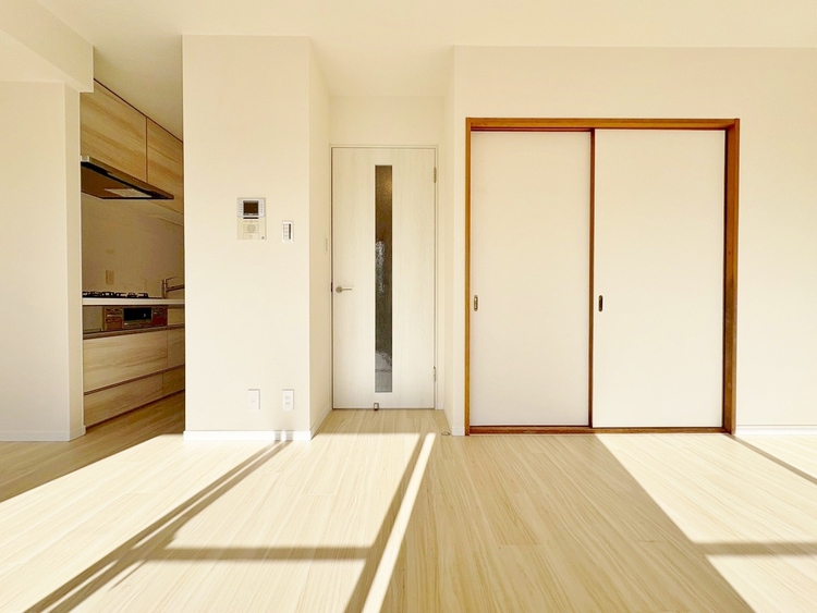 居間 飾り過ぎないシンプルな内装と偏り過ぎないデザインで統一しました。