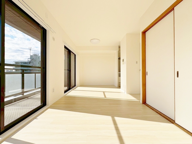 居間 快適に過ごす毎日を求めて、暮らしの中でご自身の「マイホーム」に創り上げてください。