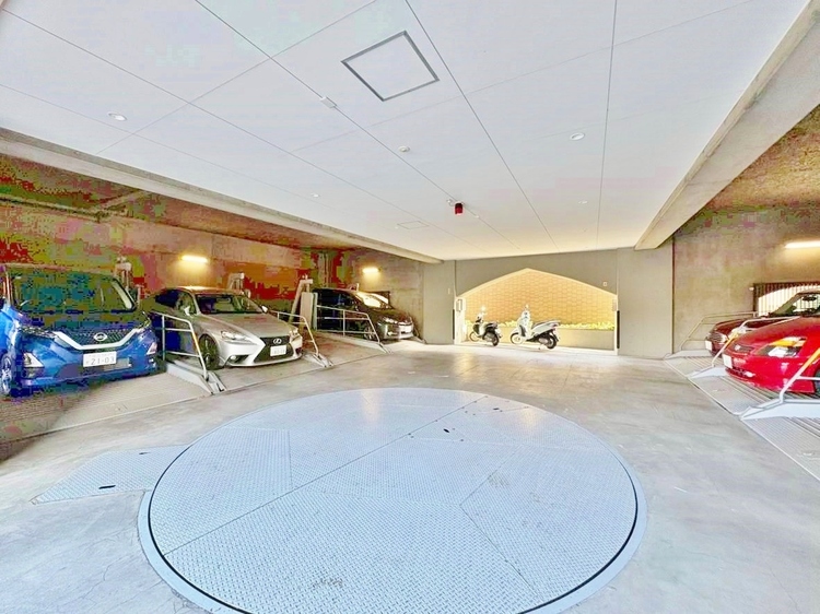 駐車場 本物件の駐車スペースです。車種制限のある場合もございますので、お気軽にお問い合わせくださいませ。