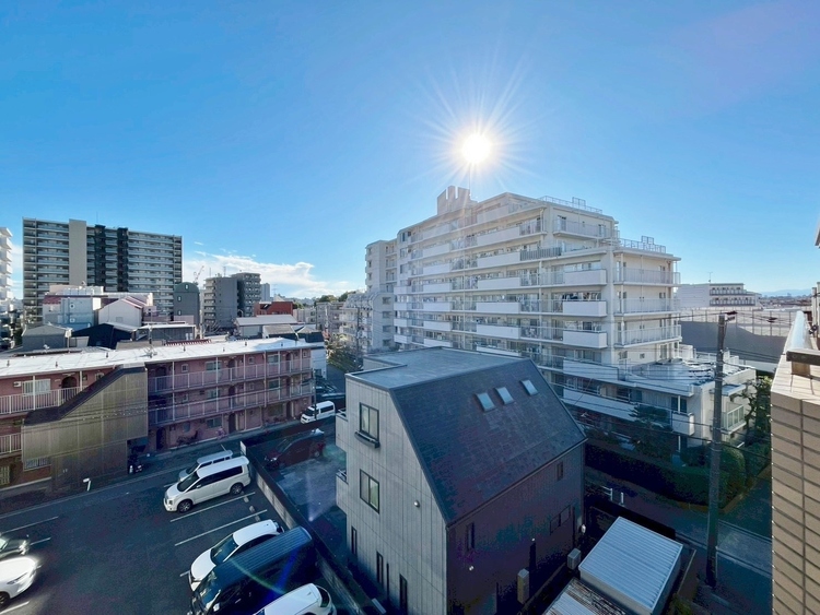 バルコニー 頬をなでる、優しい風を感じることが出来ます。