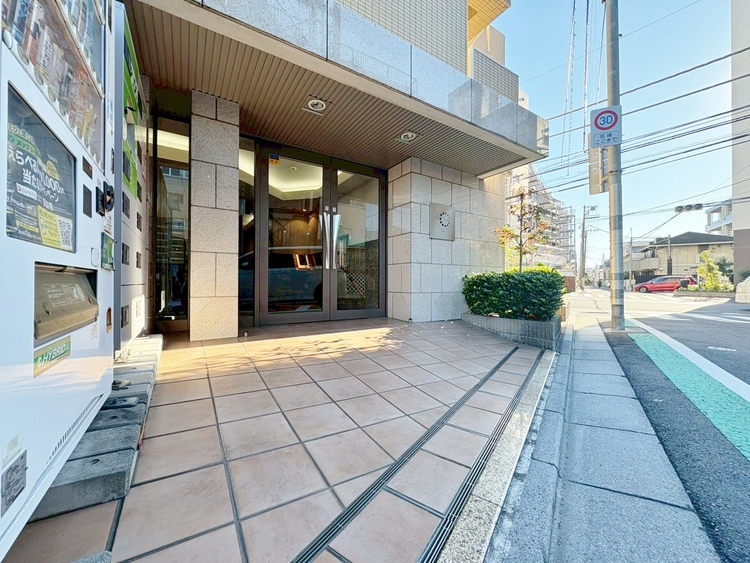 エントランス 外と内をつなぐエントランスは、まさに顔となる場所。