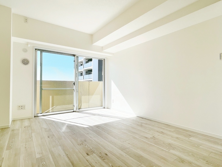 居間 快適に過ごす毎日を求めて、暮らしの中でご自身の「マイホーム」に創り上げてください。