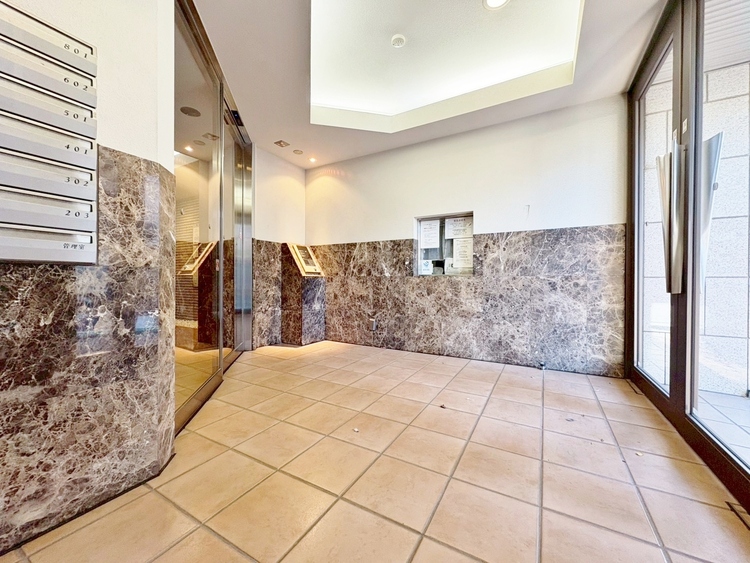 エントランス エントランス内部は、管理が行き届き清潔な共有スペースとなっています。