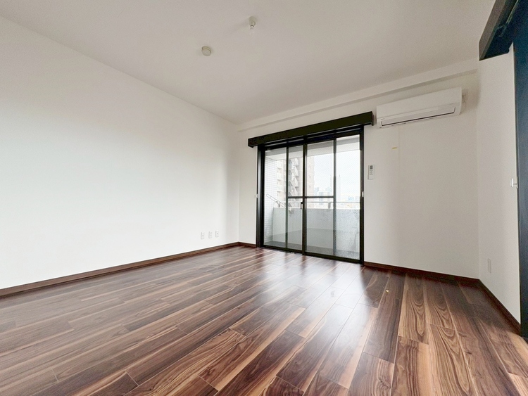 寝室 ベッドも十分に設置するスペースがあります。