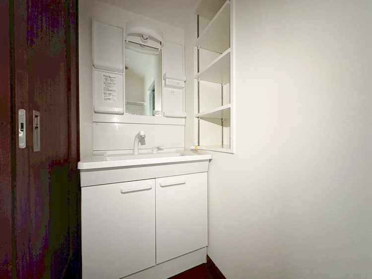 洗面 何かと物が増える場所だからこそ、スッキリと見映えの良い空間に。