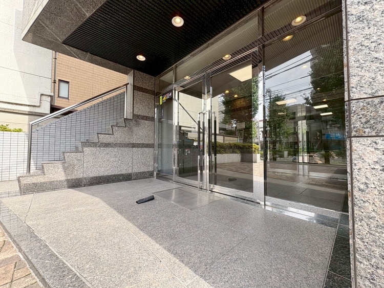 エントランス 外と内をつなぐエントランスは、まさに顔となる場所。