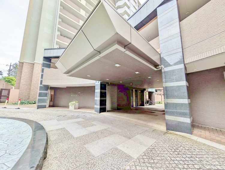 エントランス 外と内をつなぐエントランスは、まさに顔となる場所。