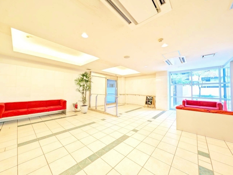 エントランス エントランス内部は、管理が行き届き清潔な共有スペースとなっています。