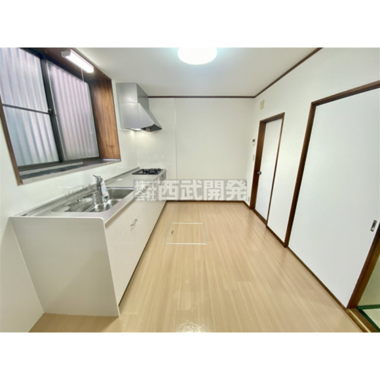 キッチン 作業スペースに困らない広々としたキッチンスペースです。