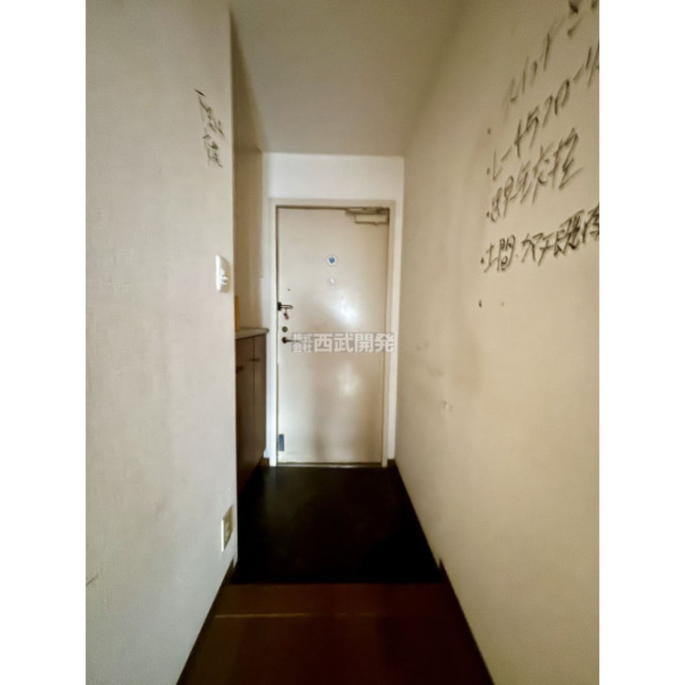 玄関 令和7年10月20日撮影（リフォーム完了前）