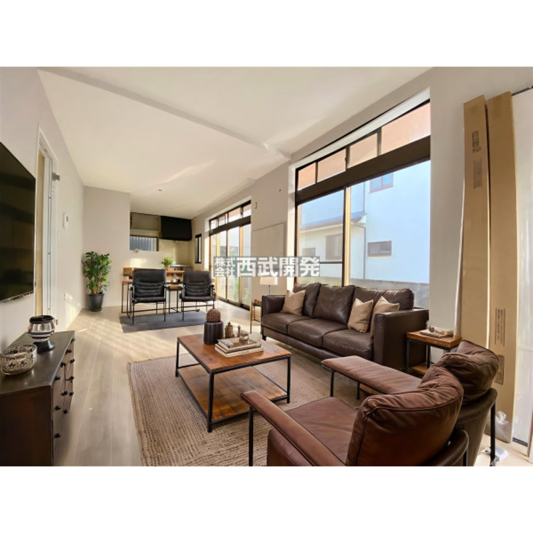 居間 【配置してある家具や小物はCGによるイメージです。】