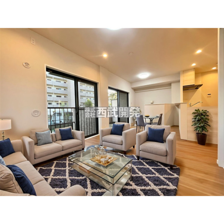 居間 【配置してある家具や小物はCGによるイメージです。】