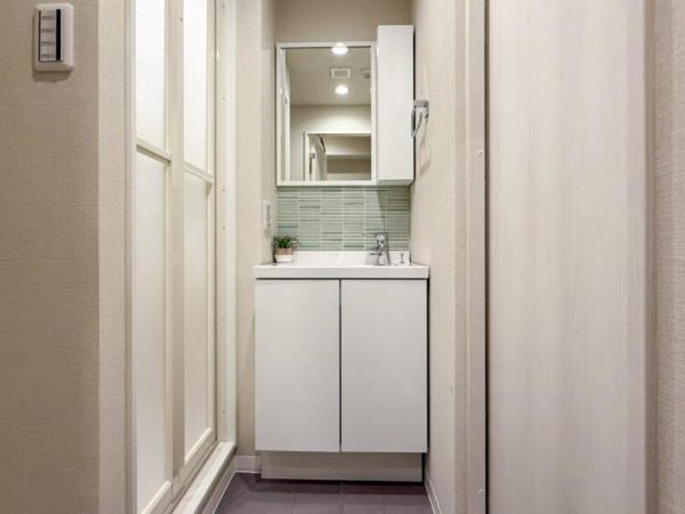 洗面 シンプルで清潔感のある洗面所で、毎日の生活が快適に。