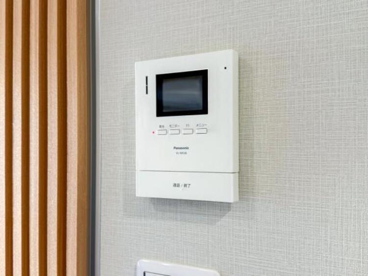 その他 誰が来ても分かるようにテレビモニター付きインターホンを設置。防犯上でも役立ちます。