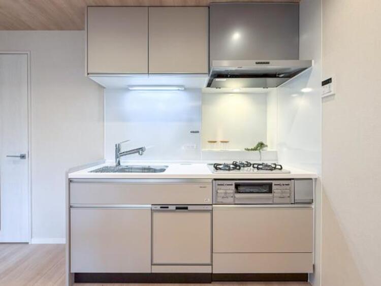 キッチン 広々としたキッチンスペース。食洗機付のキッチンは料理が捗ります。