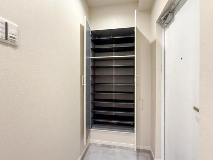 収納 収納スペースを広く設けていますので、たくさんある靴もすべて収納していただけます。