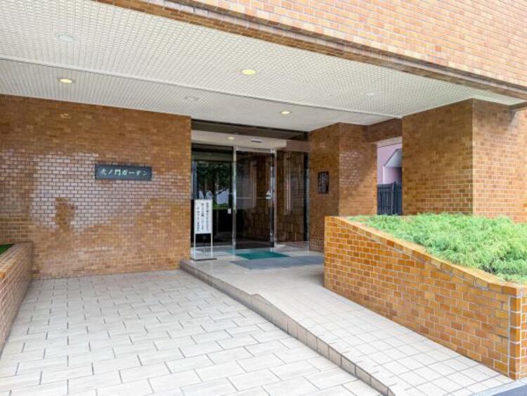 エントランス エントランスは、まさに顔となる場所。シンプルながらも格調高い雰囲気を漂わせています。