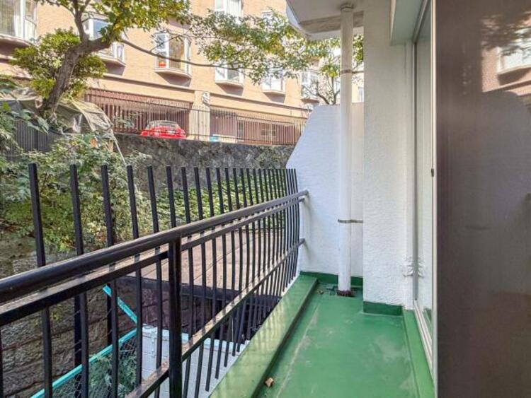 バルコニー ホット一息つきたいときに望むこの眺望。リラックスできる空間になりますね！