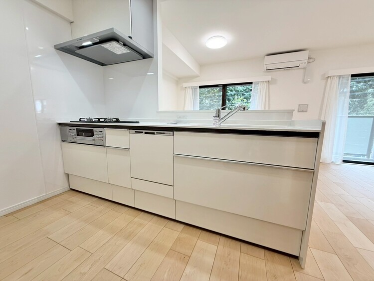 その他 開放感のあるキッチンスペース。調理をしながら、会話も弾みそうですね。