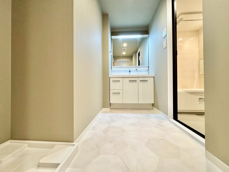 その他 十分な広さの脱衣所。