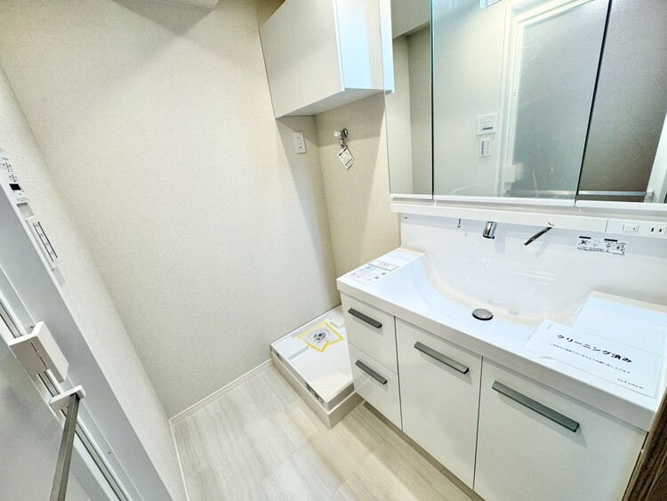 その他 清潔感を感じられる洗面化粧台。