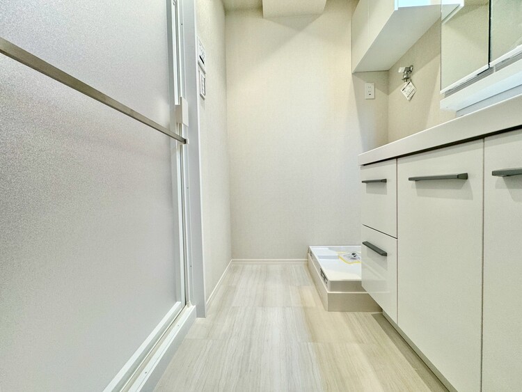 その他 十分な広さの脱衣所。