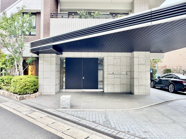 その他 上質感漂う玄関アプローチです。