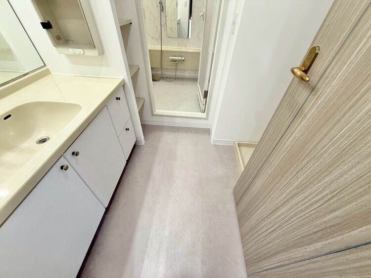 その他 十分な広さの脱衣所。