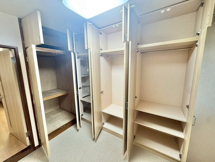 その他 収納スペースが付いていて、お部屋を広く使っていただけます。