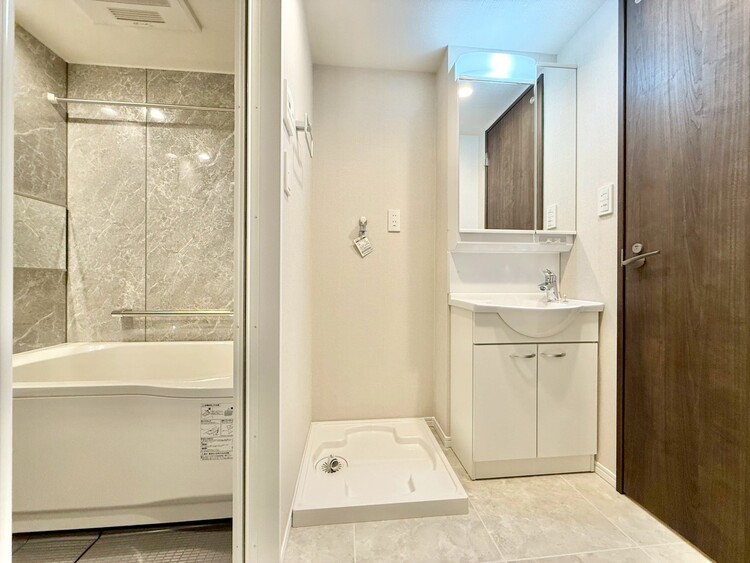 その他 十分な広さの脱衣所。