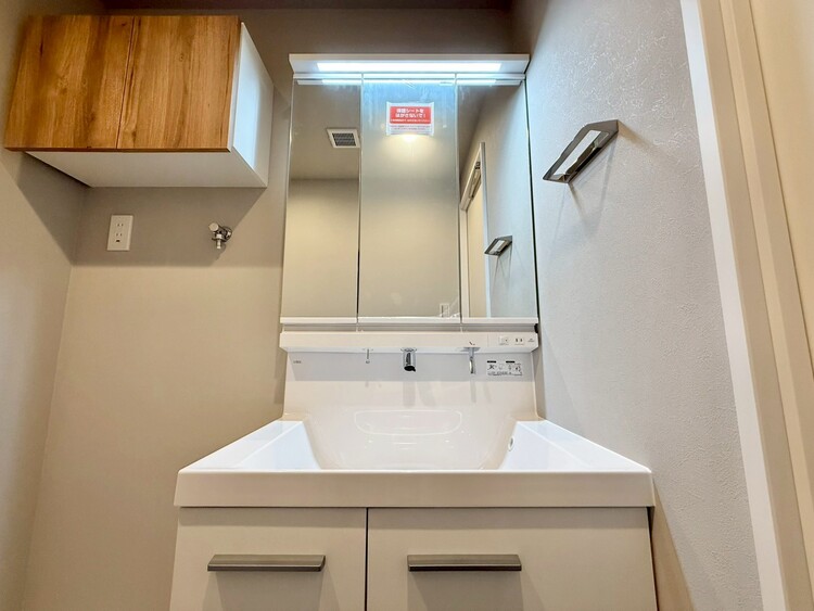 その他 清潔感を感じられる洗面化粧台。