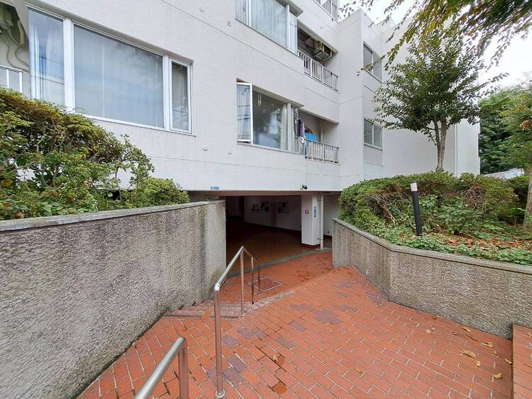 その他 上質感漂う玄関アプローチです。