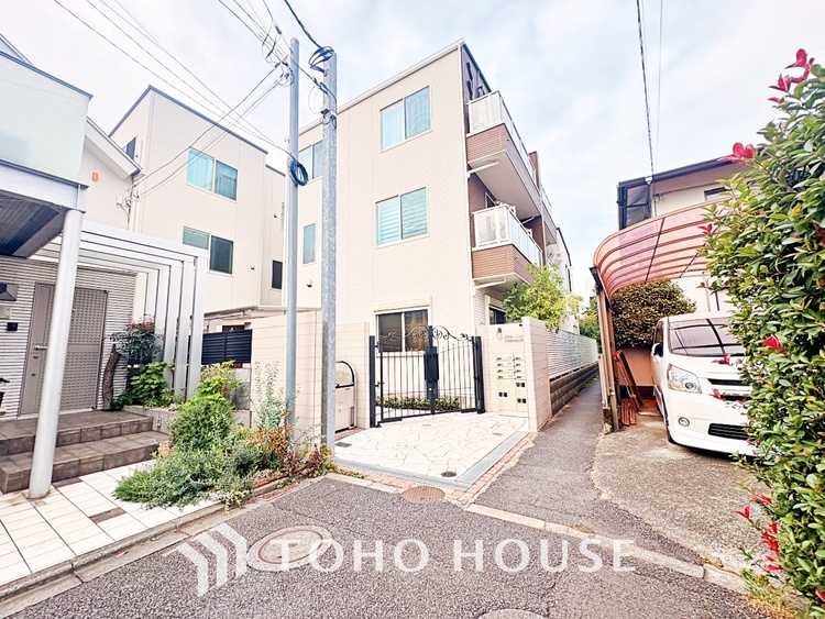 外観 漂う上質な空気感、マンションに入れば「おかえりなさい」と笑顔で迎えてくれるエントランス。最良の心配りを感じるマンションでした。