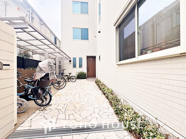 その他 【ROOM】感性を育むプライベートルームはシンプルでスマートな空間。好みの空間で読書をしたり、音楽を聞いたりと一人の時間も充実したものにできます。