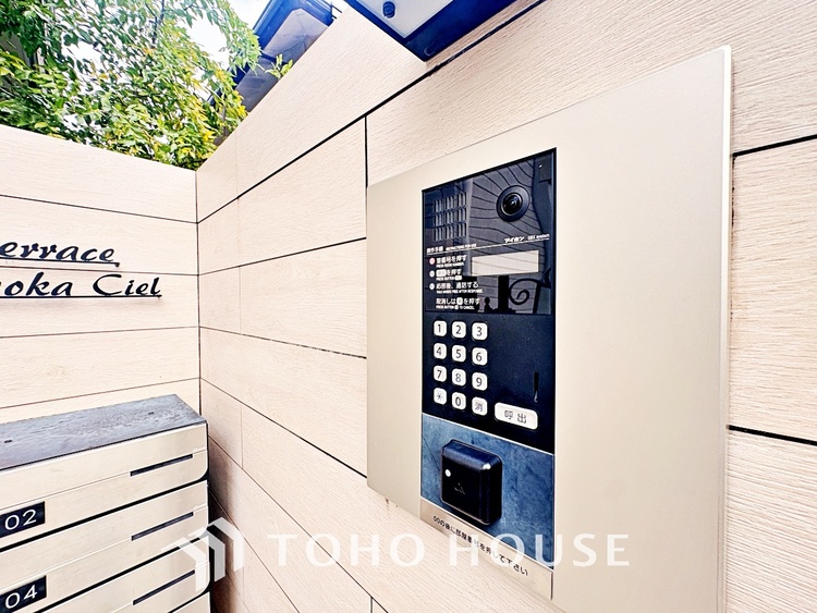 その他 気持ちの良い朝をつくりだし、夕方には笑顔を取り戻させてくれるミラー。パウダールームはいつでも本来の自分を取り戻せる空間。明るく仕上げてあります。