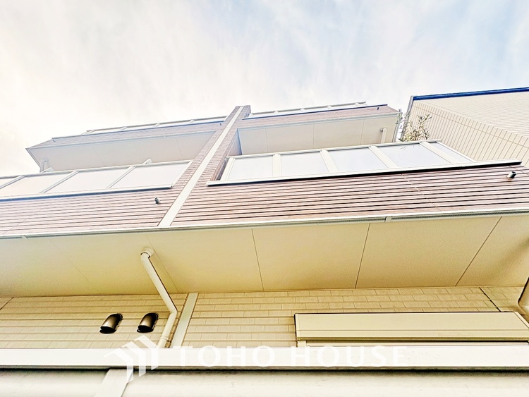 その他 ◆サンサンと◆差し込む太陽の光がこのリビングに笑いをもたらす。ソファの上のクッションがポカポカした暖気にぬくぬくと微睡んでいる。