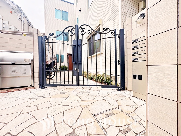 外観 ◆瀟洒な空間◆落ち着きのある彩が見事に調和させた瀟洒な空間を演出。ここに集まる家族の会話と笑顔が絶え間なく続く幸せな空間。