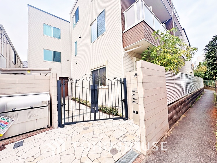 その他 広々としたキッチンのシンクは、料理の準備と片付けを楽にし、使いやすさを最大限に引き立てます。