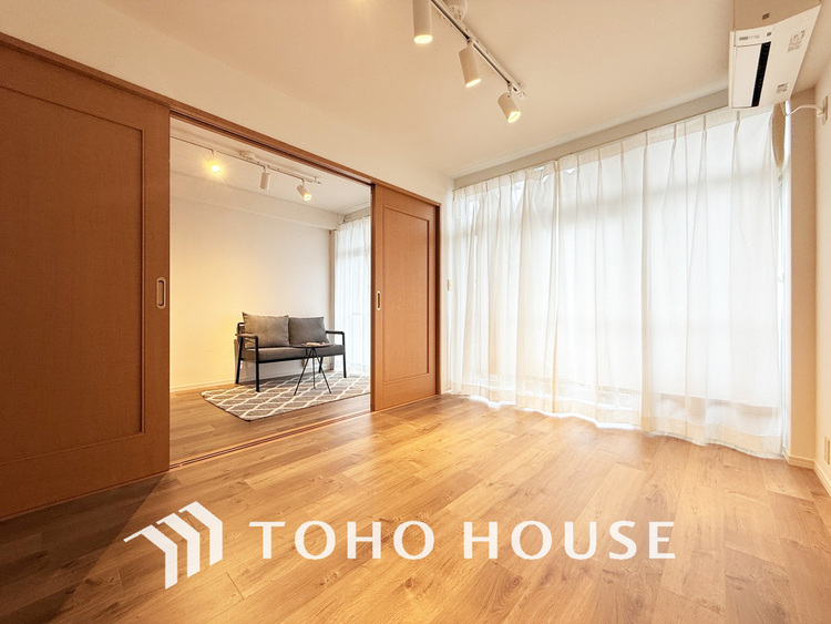 内装 採光もある洋室は、くつろぎのひと時を過ごすのにぴったり